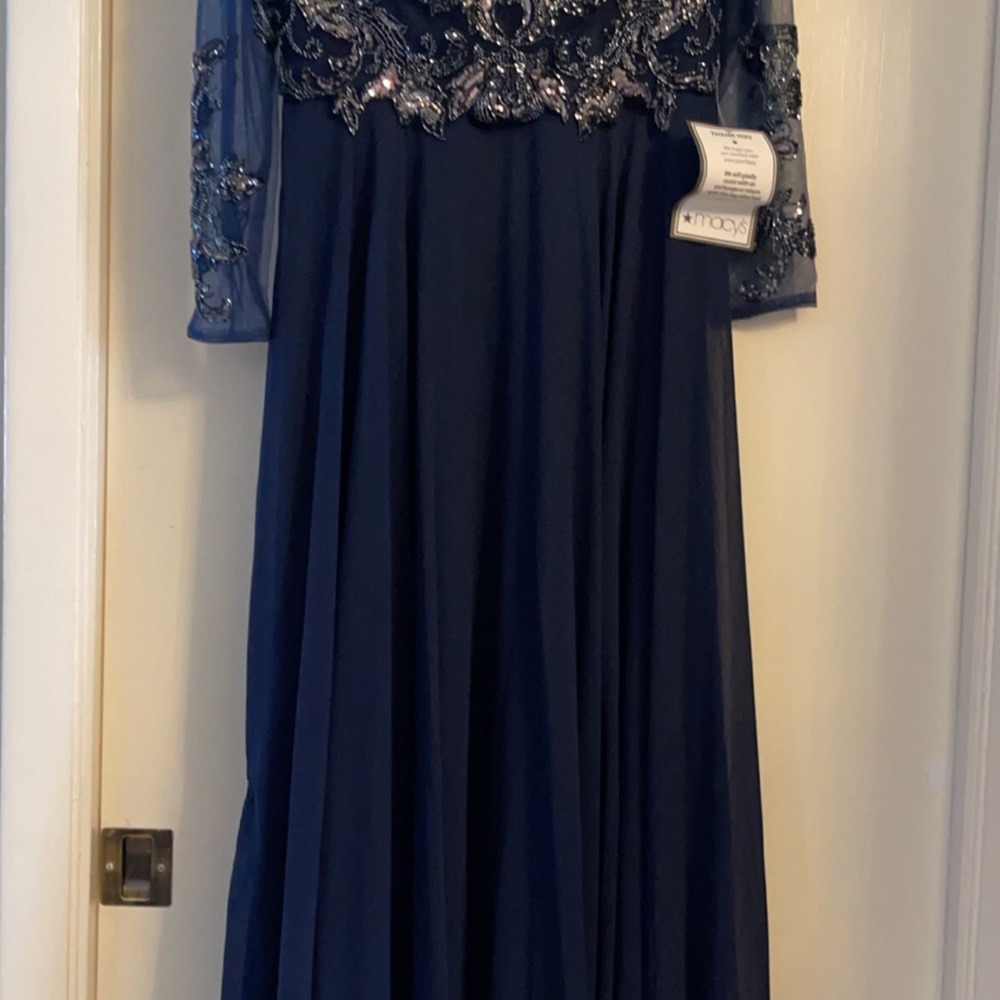 Dress - Picture 6 of 7